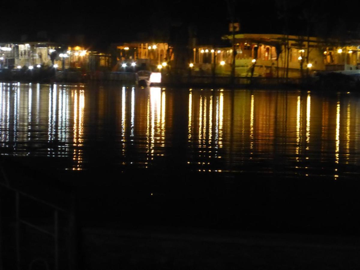 Goona Palace Houseboats Srīnagar Esterno foto
