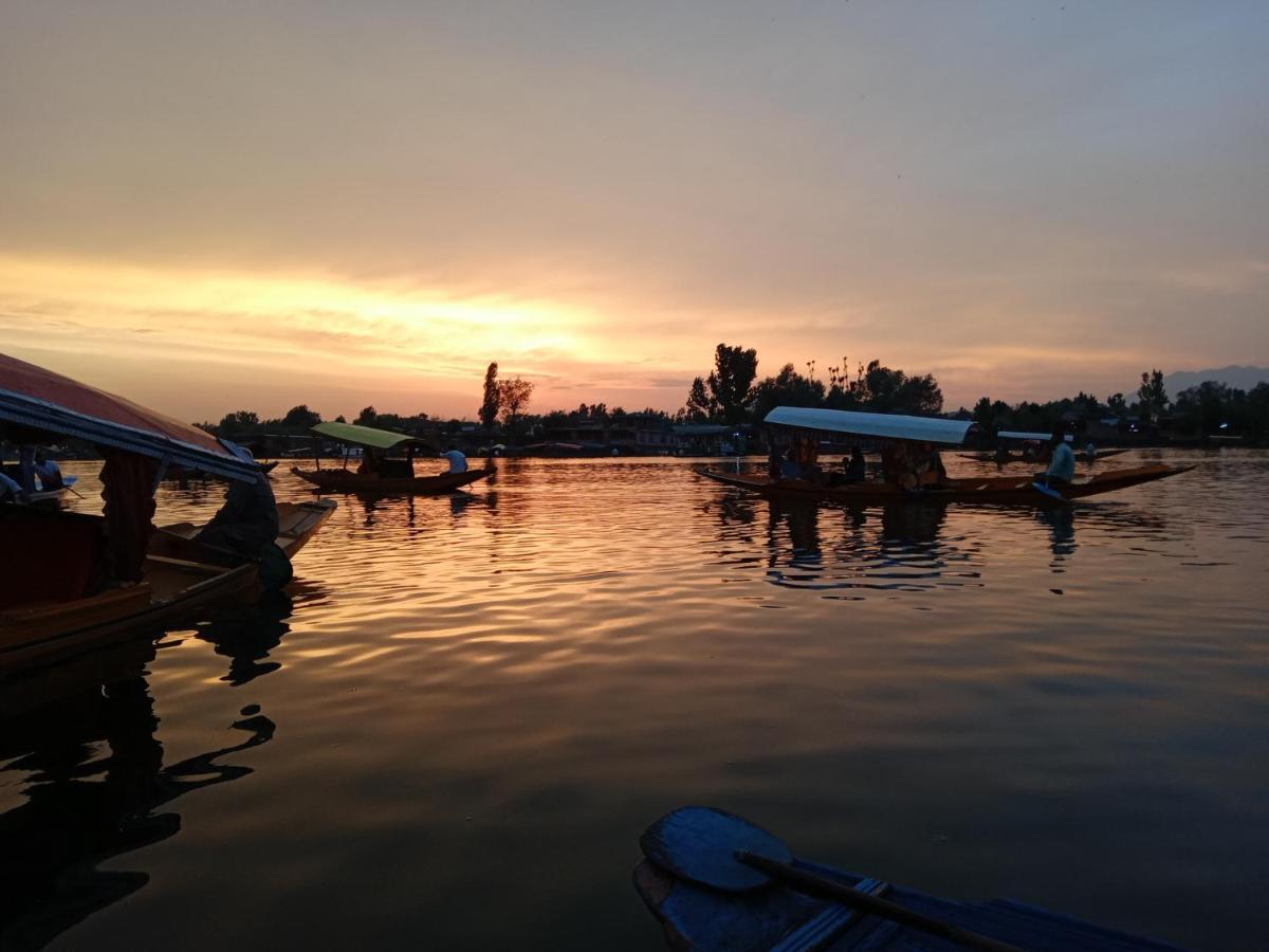 Goona Palace Houseboats Srīnagar Esterno foto