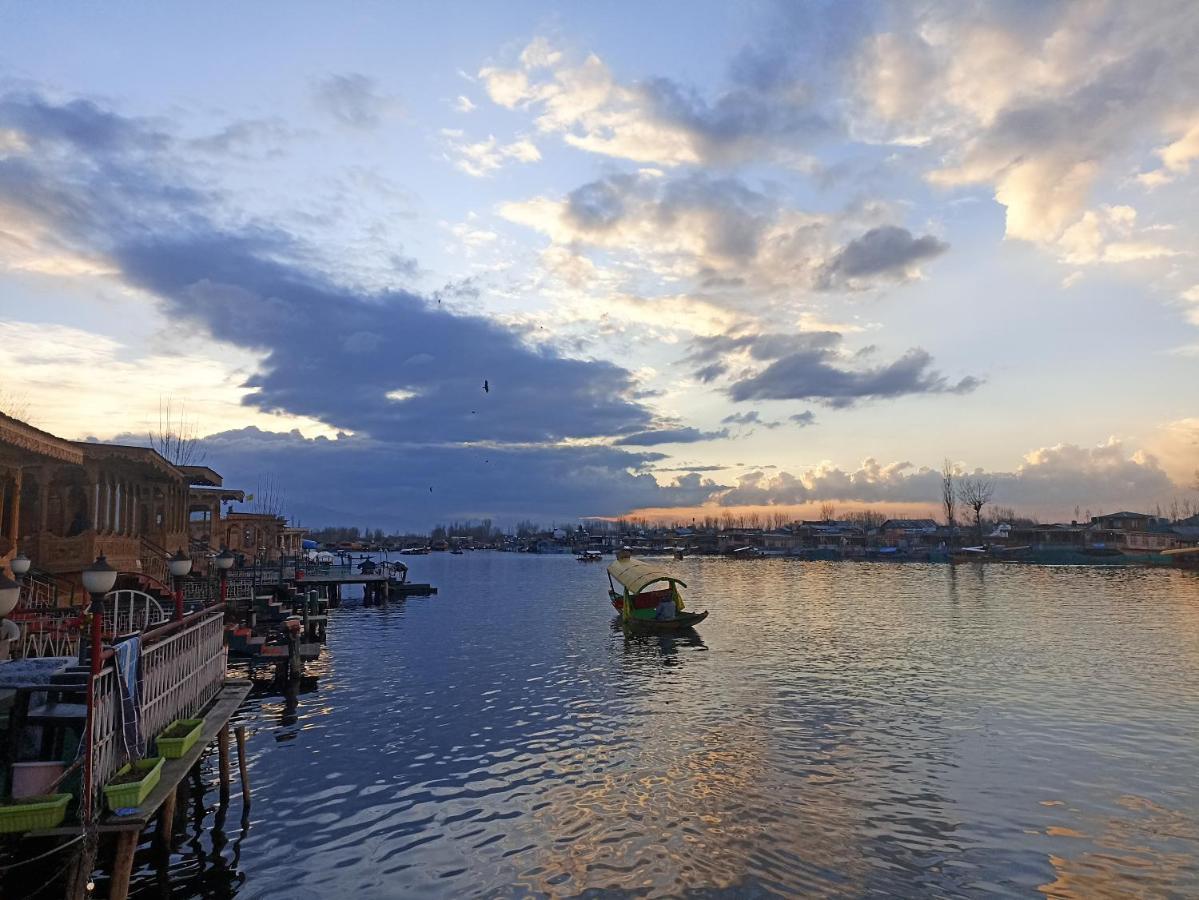 Goona Palace Houseboats Srīnagar Esterno foto