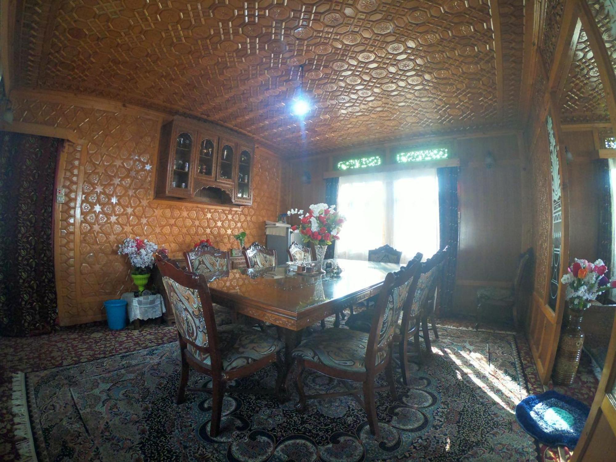 Goona Palace Houseboats Srīnagar Esterno foto