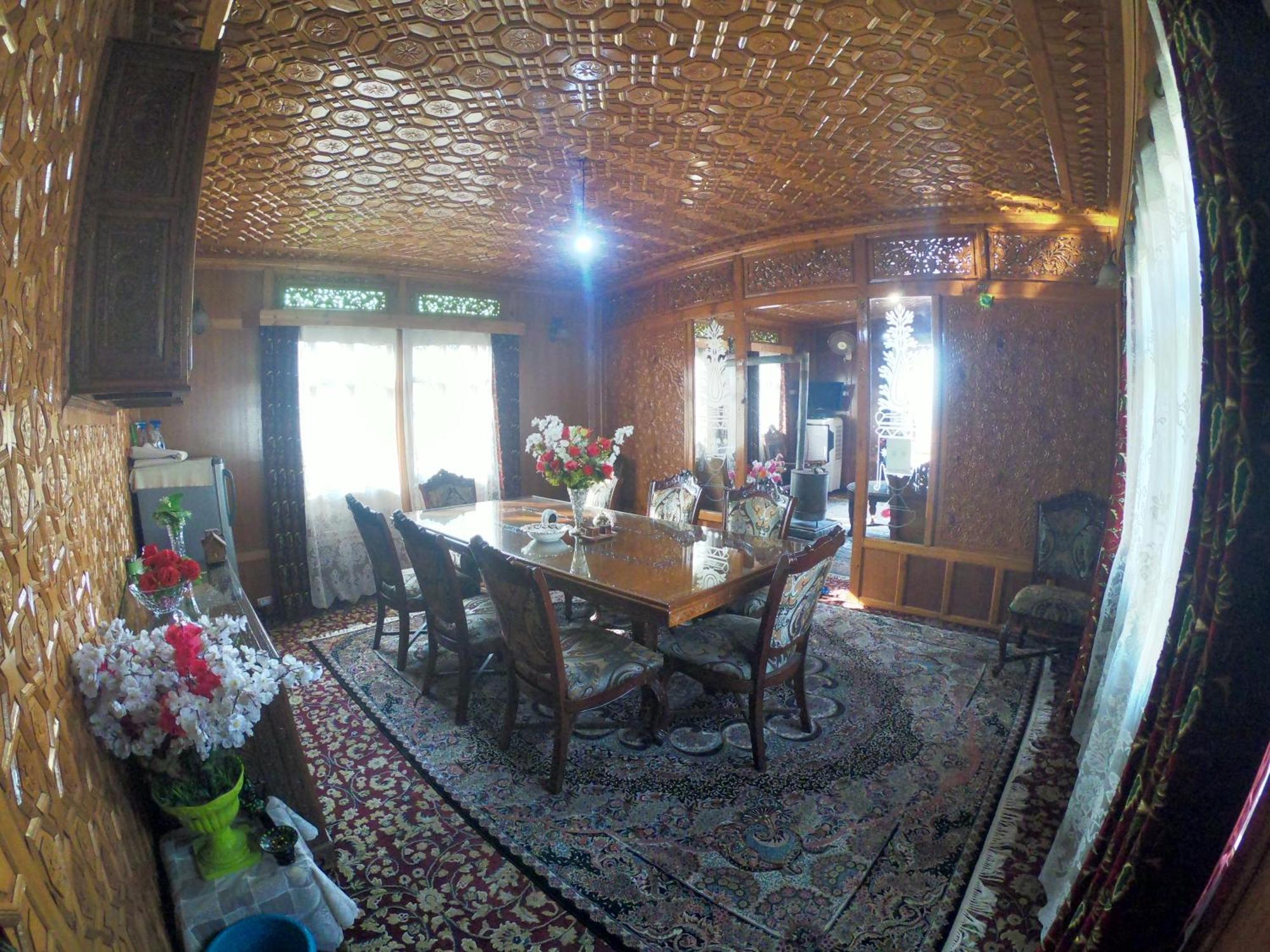 Goona Palace Houseboats Srīnagar Esterno foto