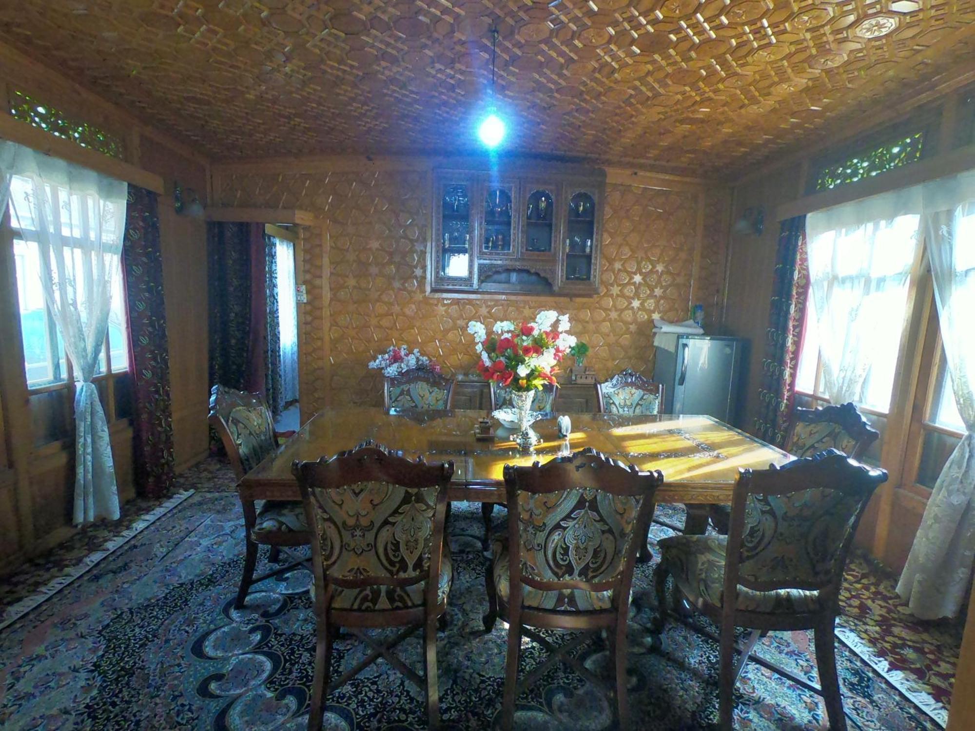 Goona Palace Houseboats Srīnagar Esterno foto