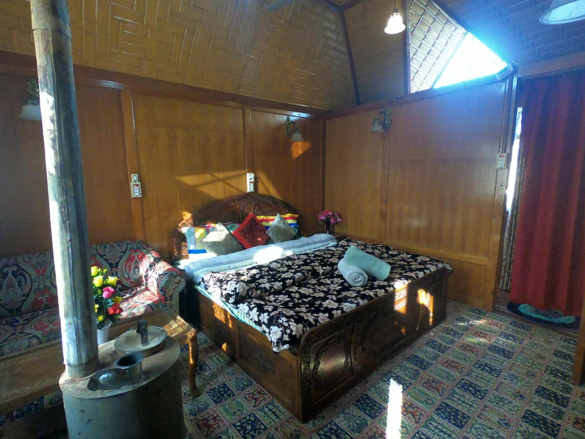 Goona Palace Houseboats Srīnagar Esterno foto