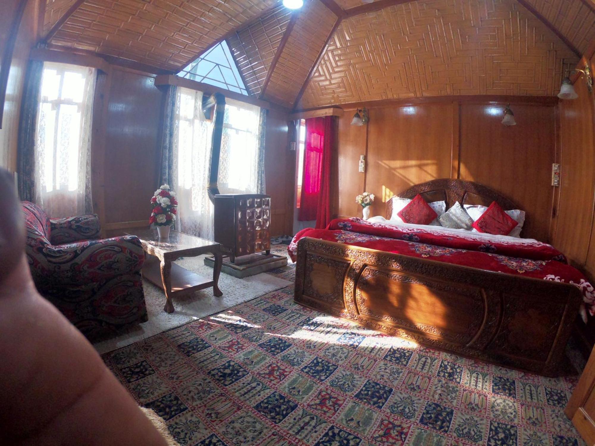 Goona Palace Houseboats Srīnagar Esterno foto