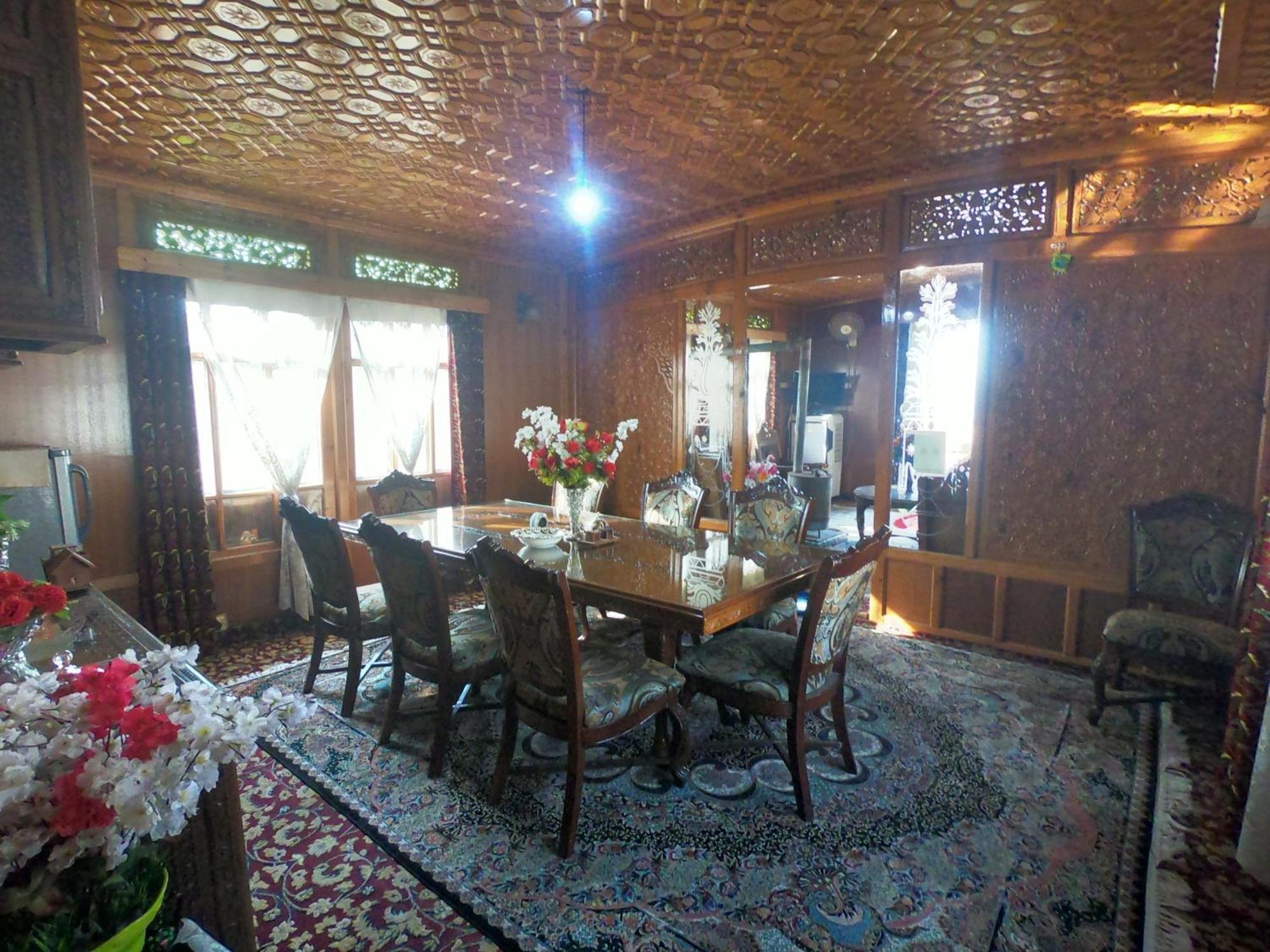 Goona Palace Houseboats Srīnagar Esterno foto