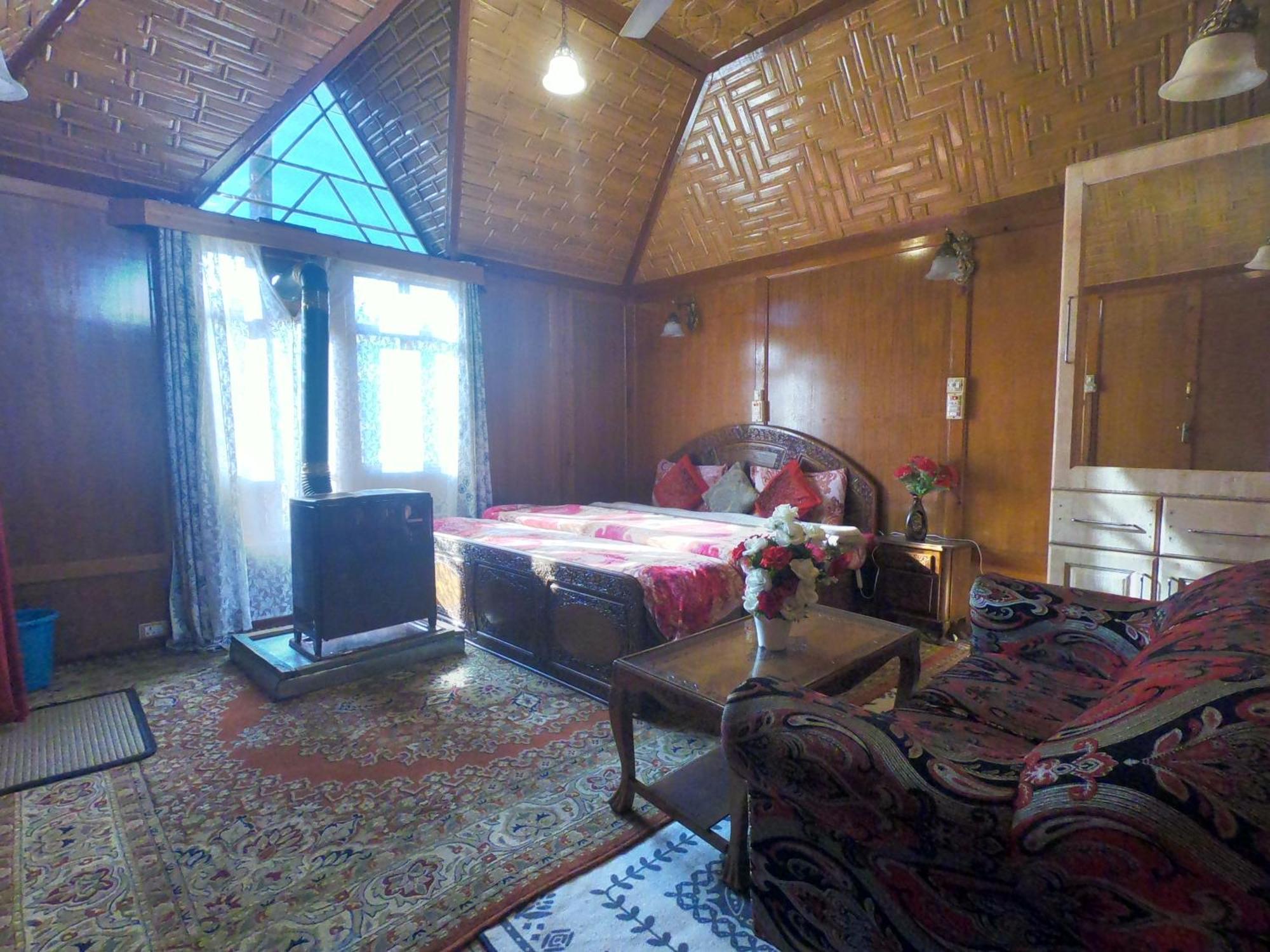 Goona Palace Houseboats Srīnagar Esterno foto