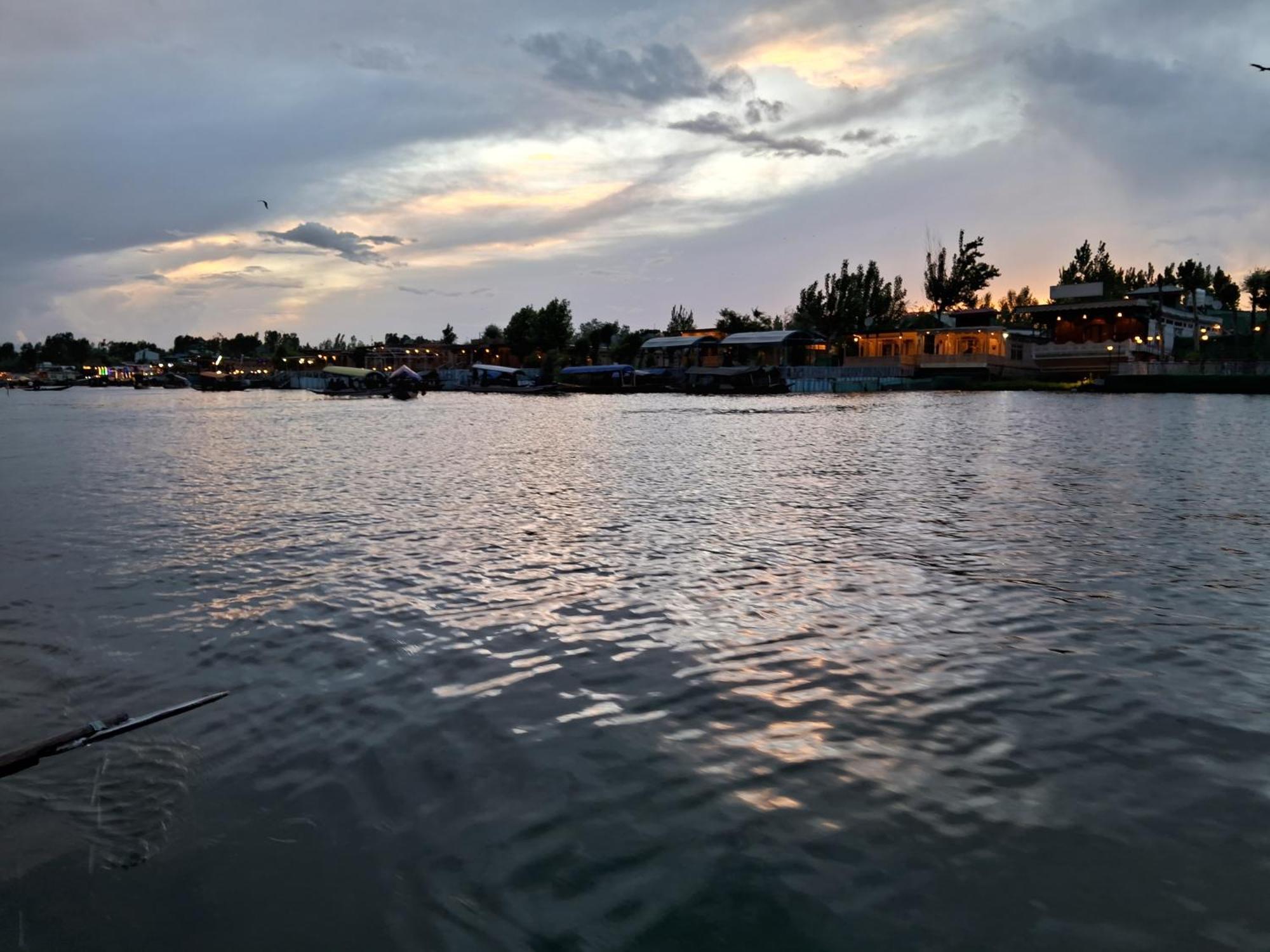 Goona Palace Houseboats Srīnagar Esterno foto