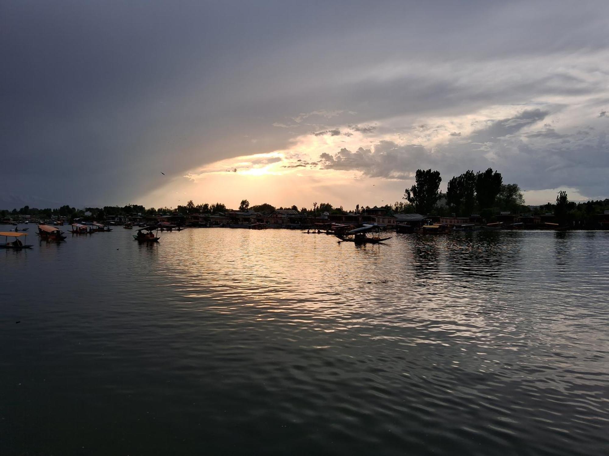Goona Palace Houseboats Srīnagar Esterno foto