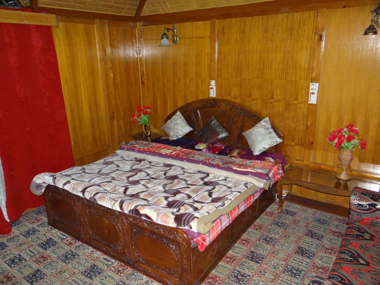 Goona Palace Houseboats Srīnagar Esterno foto