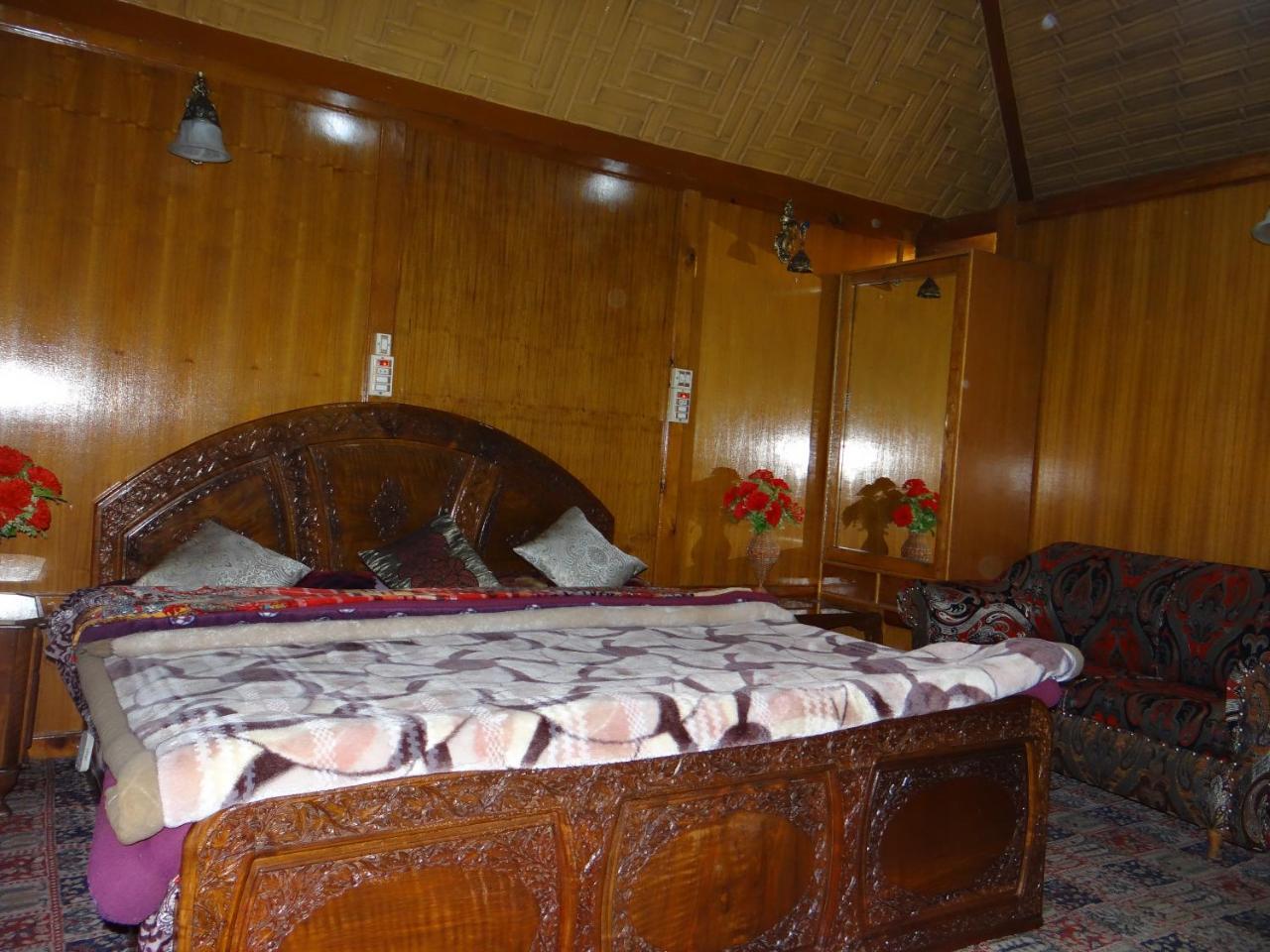 Goona Palace Houseboats Srīnagar Esterno foto