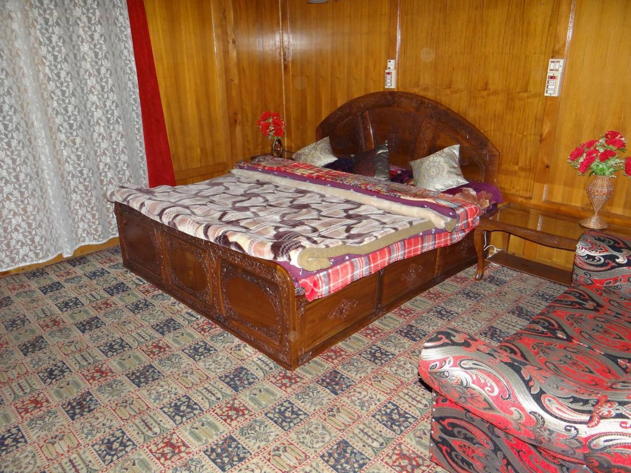Goona Palace Houseboats Srīnagar Esterno foto