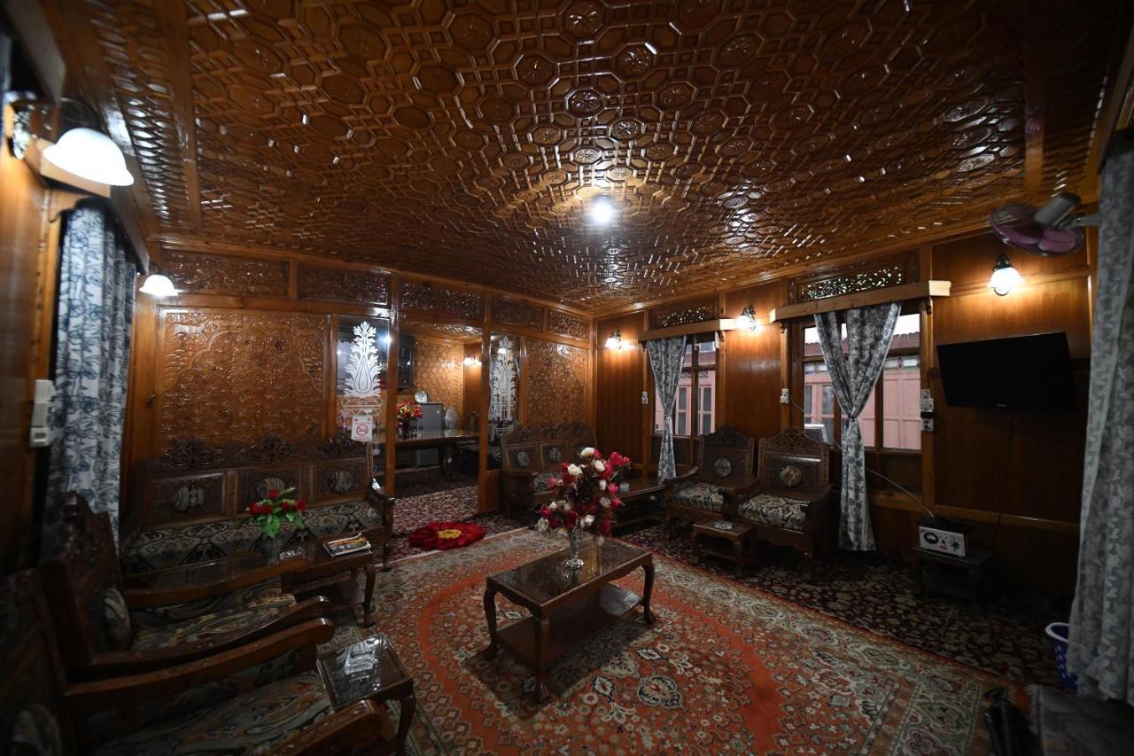 Goona Palace Houseboats Srīnagar Esterno foto