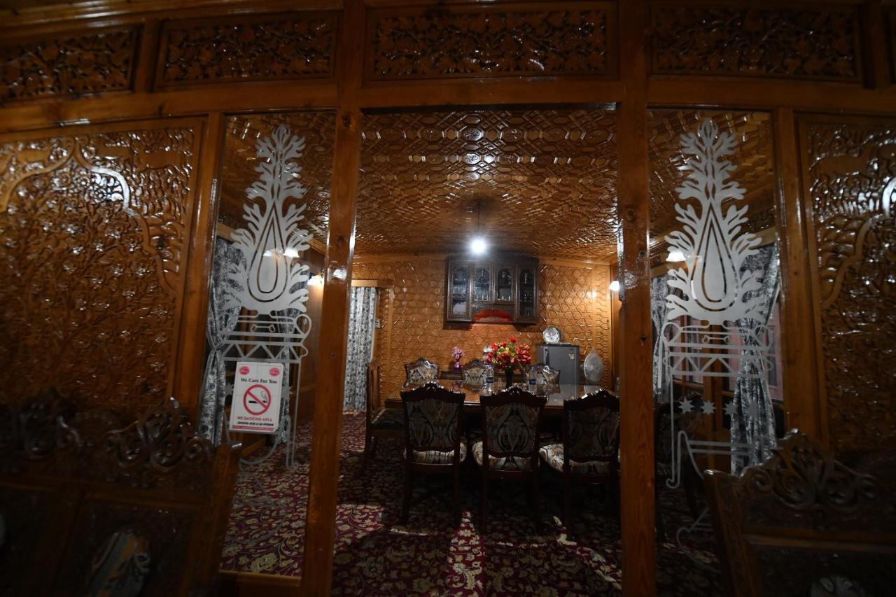 Goona Palace Houseboats Srīnagar Esterno foto