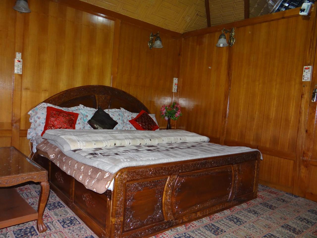 Goona Palace Houseboats Srīnagar Esterno foto