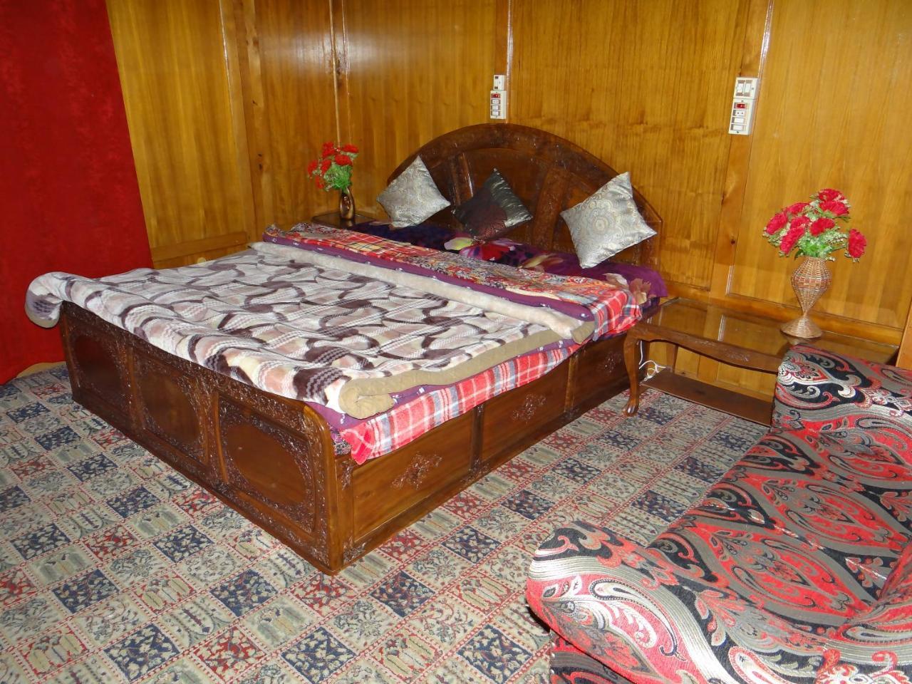 Goona Palace Houseboats Srīnagar Esterno foto